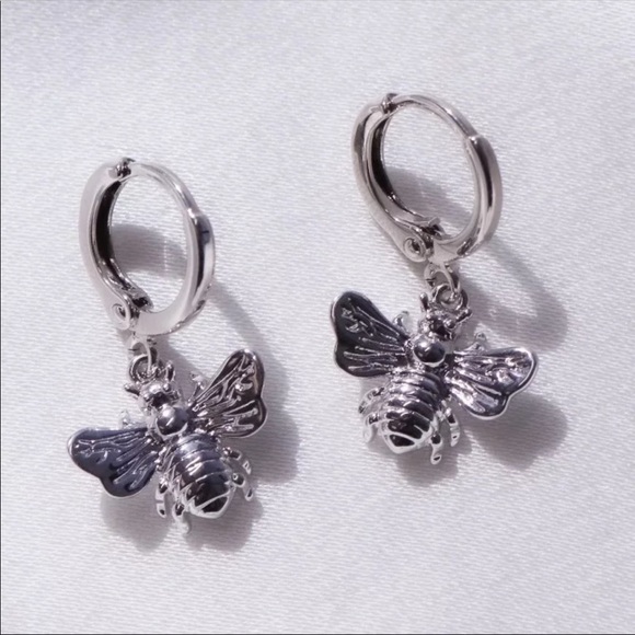 New 925 Silver Beautiful Bee Stud Earrings - Picture 2 of 3